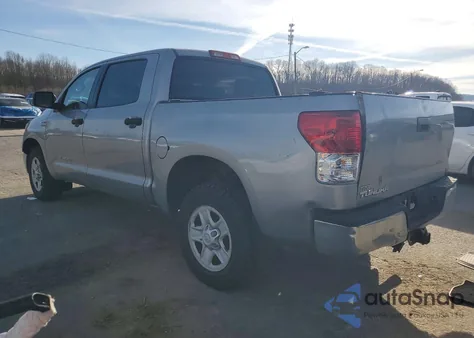 2008 Toyota Tundra Crewmax z USA, uszkodzony, nr VIN 5TBEV541X8S476877
